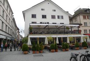ins Restaurant